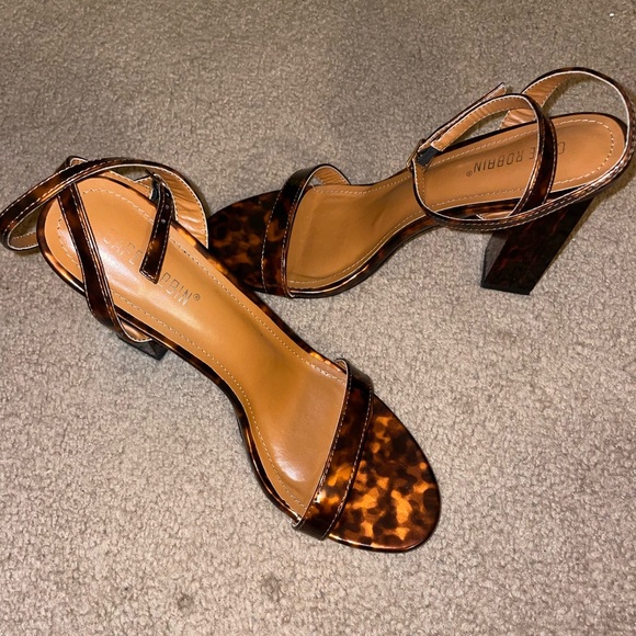 Cape Robbin leopard heels - Picture 2 of 4